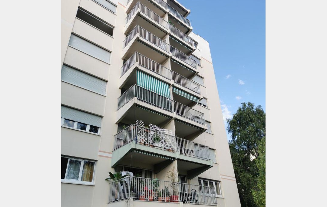Annonces OULLINS : Appartement | SAINTE-FOY-LES-LYON (69110) | 61 m2 | 189 000 € 
