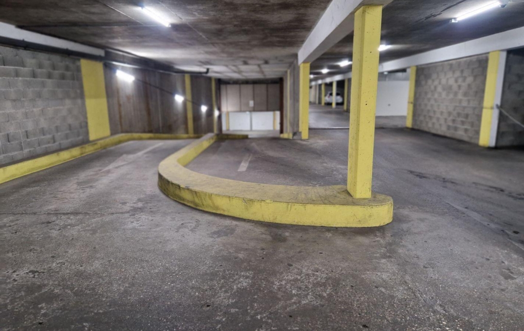 Annonces OULLINS : Garage / Parking | VILLEURBANNE (69100) | 13 m2 | 21 000 € 