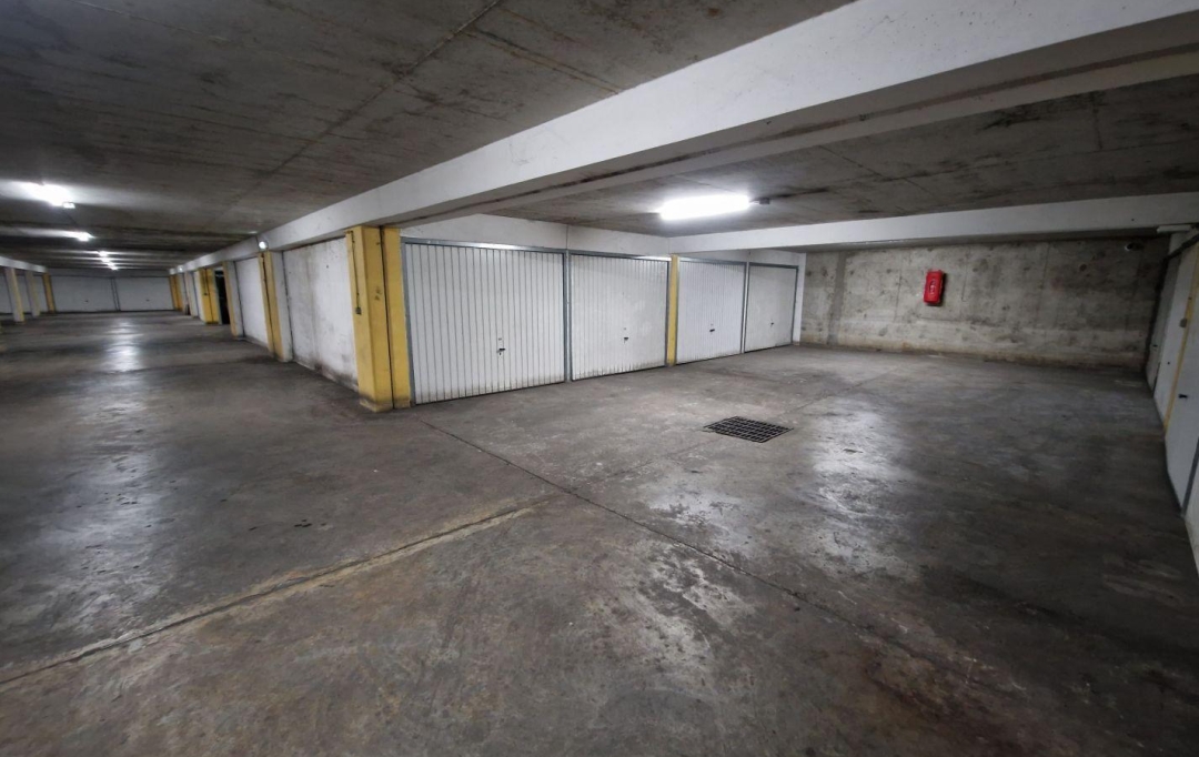 Annonces OULLINS : Garage / Parking | VILLEURBANNE (69100) | 13 m2 | 21 000 € 
